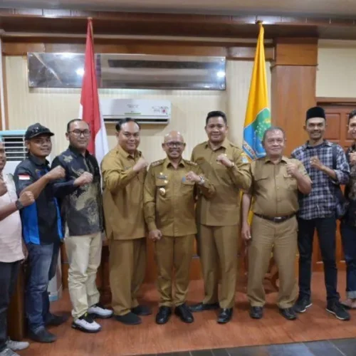 Foto: Pengurus Komite Nasional Pemuda Indonesia (KNPI) Aceh Jaya Bersilaturahmi dengan Pj. Bupati Aceh Jaya, Dr. A. Murtala., M.Si., Pertemuan tersebut berlangsung di ruang Rapat Bupati Aceh Jaya