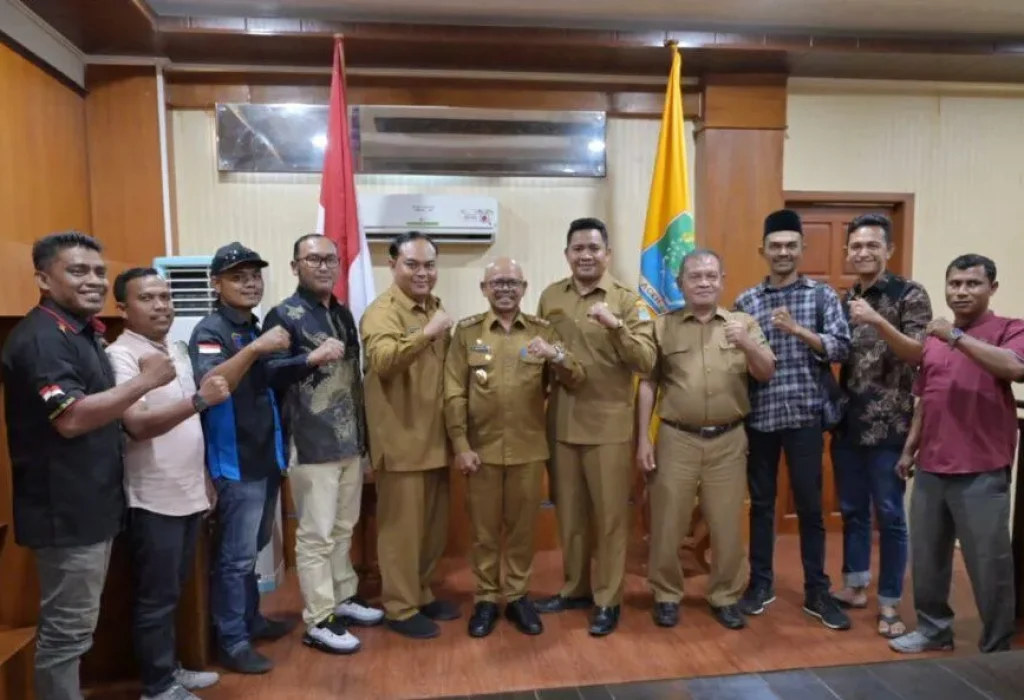 Foto: Pengurus Komite Nasional Pemuda Indonesia (KNPI) Aceh Jaya Bersilaturahmi dengan Pj. Bupati Aceh Jaya, Dr. A. Murtala., M.Si., Pertemuan tersebut berlangsung di ruang Rapat Bupati Aceh Jaya