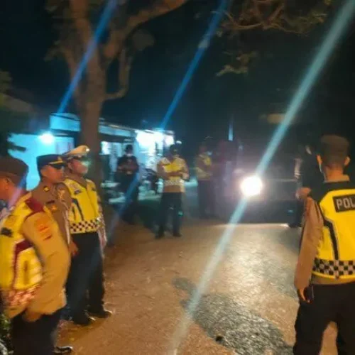 Foto: Personil Polres Lhokseumawe amankan 7 pemuda dalam aksi tawuran