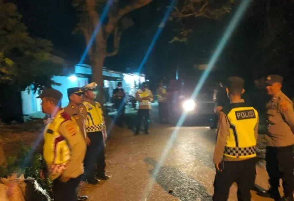 Foto: Personil Polres Lhokseumawe amankan 7 pemuda dalam aksi tawuran