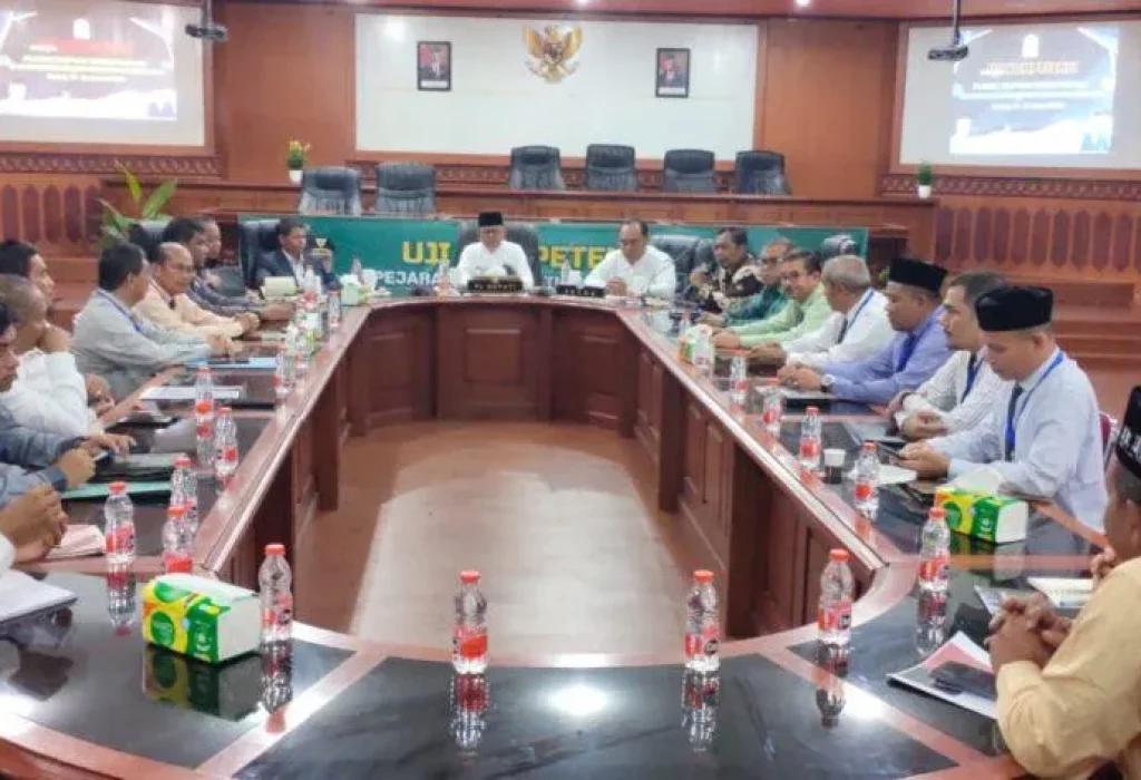 Foto: Penjabat Bupati Aceh Jaya, Dr. A. Murtala., M.Si., membuka kegiatan Uji Kompetensi Pejabat Tinggi Pratama di Lingkungan Pemerintahan Kabupaten Aceh Jaya Tahun 2024. Kegiatan berlangsung di Aula Setdakab Aceh Jaya pada Jumat (12/01/2024)