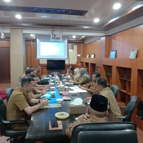 Foto: Pj. Bupati Aceh Jaya, Dr. A. Murtala, M.Si., memimpin Rapat Evaluasi Kegiatan Triwulan Il yang bersumber Dana Otsus, DAK & DAU Tahun 2024 di Ruang Rapat Bupati