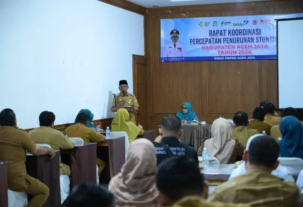 Foto: Penjabat Bupati Aceh Jaya, Dr. A. Murtala, M.Si., memimpin Rapat Koordinasi Percepatan Penurunan Stunting Kabupaten Aceh Jaya Tahun 2024 di Hotel Pantai Barat pada hari Senin (7/2/2024).