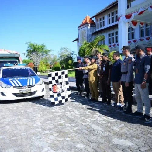 Foto: Penjabat Bupati Aceh Jaya, Dr. A. Murtala., M.Si., pelepasan pasukan pengamanan Tempat Pemungutan Suara (TPS) dan distribusi logistik Pemilu 2024 yang dipimpin oleh Kapolres Aceh Jaya, AKBP Andy Sumarta di halaman kantor Bupati Aceh Jaya, Selasa (13/2/2024).