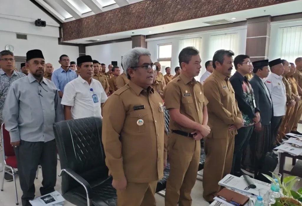 Foto: Pj Bupati Mahyuzar pada pembukaan kegiatan forum konsultasi publik rancangan awal (Ranwal) Rencana Kerja Pemerintah Daerah (RKPD) Kabupaten Aceh Utara Tahun 2025. Kegiatan itu berlangsung di aula Kantor Bupati di Landing Kecamatan Lhoksukon, Selasa, 20 Februari 2024.