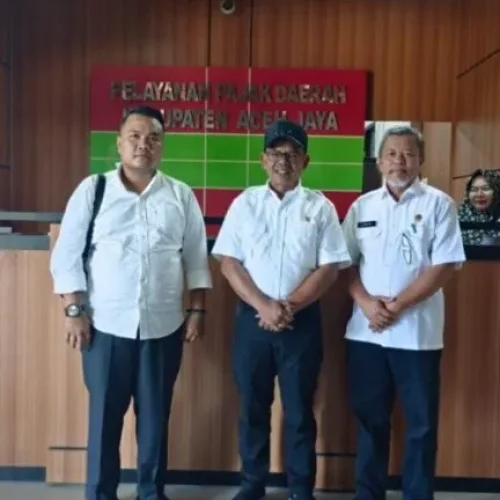 Foto: Penjabat (Pj) Bupati Aceh Jaya, Dr. A. Murtala, M.Si., mengunjungi Badan Pengelolaan Keuangan Kabupaten (BPKK) Aceh Jaya pada Rabu, 21 Februari 2024. Kunjungan ini bertujuan untuk meninjau langsung kinerja BPKK dalam pengelolaan keuangan daerah, serta memberikan arahan dan motivasi kepada para aparatur BPKK.