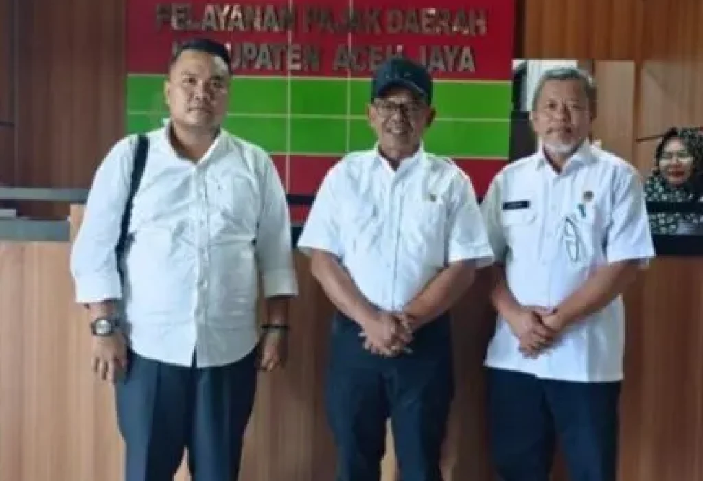 Foto: Penjabat (Pj) Bupati Aceh Jaya, Dr. A. Murtala, M.Si., mengunjungi Badan Pengelolaan Keuangan Kabupaten (BPKK) Aceh Jaya pada Rabu, 21 Februari 2024. Kunjungan ini bertujuan untuk meninjau langsung kinerja BPKK dalam pengelolaan keuangan daerah, serta memberikan arahan dan motivasi kepada para aparatur BPKK.