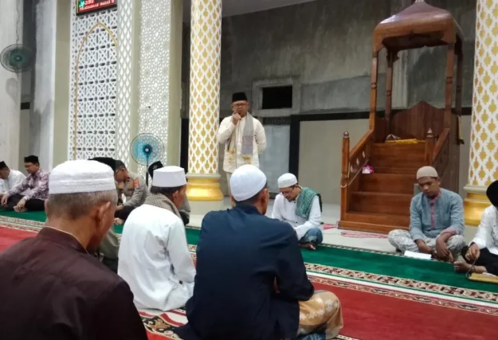 Foto: Penjabat (Pj) Bupati Aceh Jaya, Dr. A. Murtala., M.Si, bersama Tim I Safari Ramadhan Pemerintah Kabupaten (Pemkab) Aceh Jaya melaksanakan buka puasa bersama dan salat tarawih berjamaah di Masjid