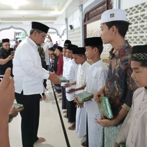 Foto: Pj Sekda Aceh Utara, Dayan Albar menyerahkan Satunan