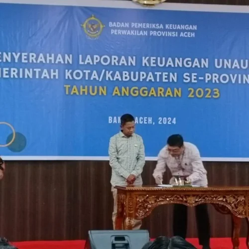Foto: Pemerintah Kota Lhokseumawe melalui Sekretaris Daerah (Sekda) Kota Lhokseumawe, T. Adnan, menyerahkan Laporan Keuangan Pemerintah Daerah (LKPD) Unaudited Tahun 2023 kepada Badan Pemeriksa Keuangan (BPK) RI Perwakilan Provinsi Aceh