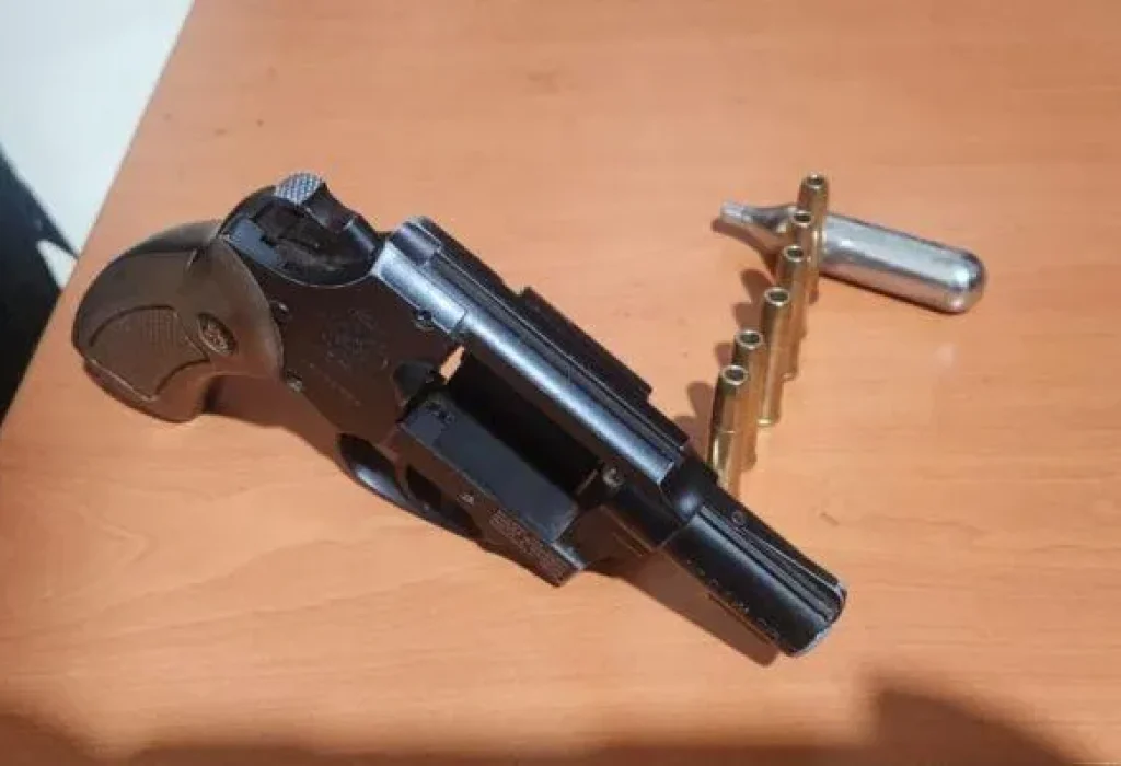 Foto: Senjata Air Gun jenis Revolver beserta 6 Amunisi