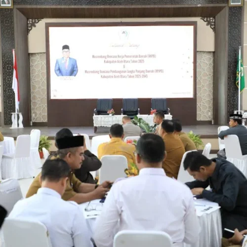 Foto: Pj Bupati Aceh Utara membuka kegiatan Musyawarah Perencanaan Pembangunan (Musrenbang) Rencana Kerja Pemerintah Daerah (RKPD) Kabupaten Aceh Utara Tahun 2025 dan Musrenbang Rencana Pembangunan Jangka Panjang Daerah (RPJPD) Kabupaten Aceh Utara Tahun 2025-2045, berlangsung di aula Kantor Bupati di Landing Kecamatan Lhoksukon, Selasa, 2 April 2024.