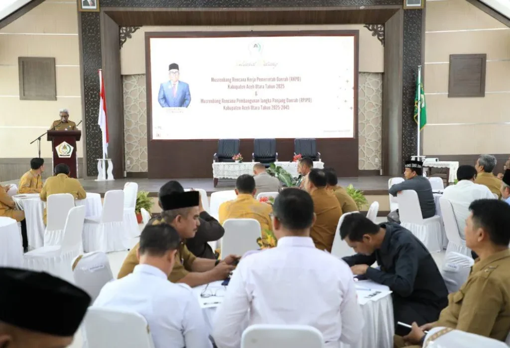 Foto: Pj Bupati Aceh Utara membuka kegiatan Musyawarah Perencanaan Pembangunan (Musrenbang) Rencana Kerja Pemerintah Daerah (RKPD) Kabupaten Aceh Utara Tahun 2025 dan Musrenbang Rencana Pembangunan Jangka Panjang Daerah (RPJPD) Kabupaten Aceh Utara Tahun 2025-2045, berlangsung di aula Kantor Bupati di Landing Kecamatan Lhoksukon, Selasa, 2 April 2024.