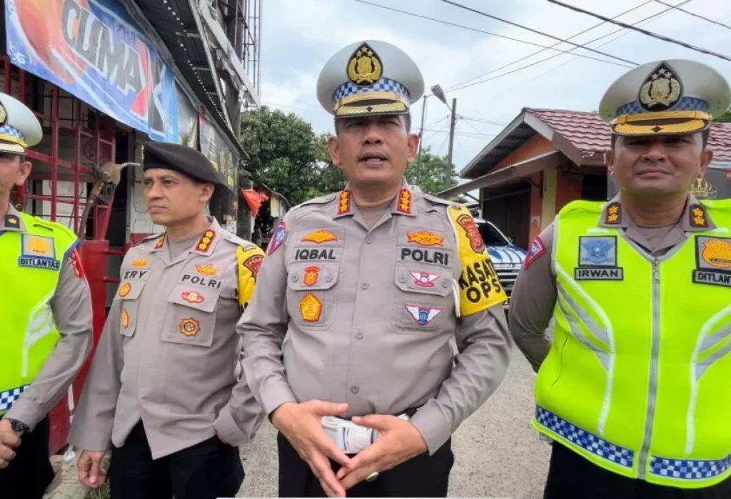 Foto: Dirlantas Polda Aceh Kombes M Iqbal Alqudusy, selaku Kasatgas Opsda Operasi Ketupat Seulawah 2024 menganjurkan wisatawan atau masyarakat yang ingin berlibur ke Sabang agar tidak menggunakan mobil pribadi.