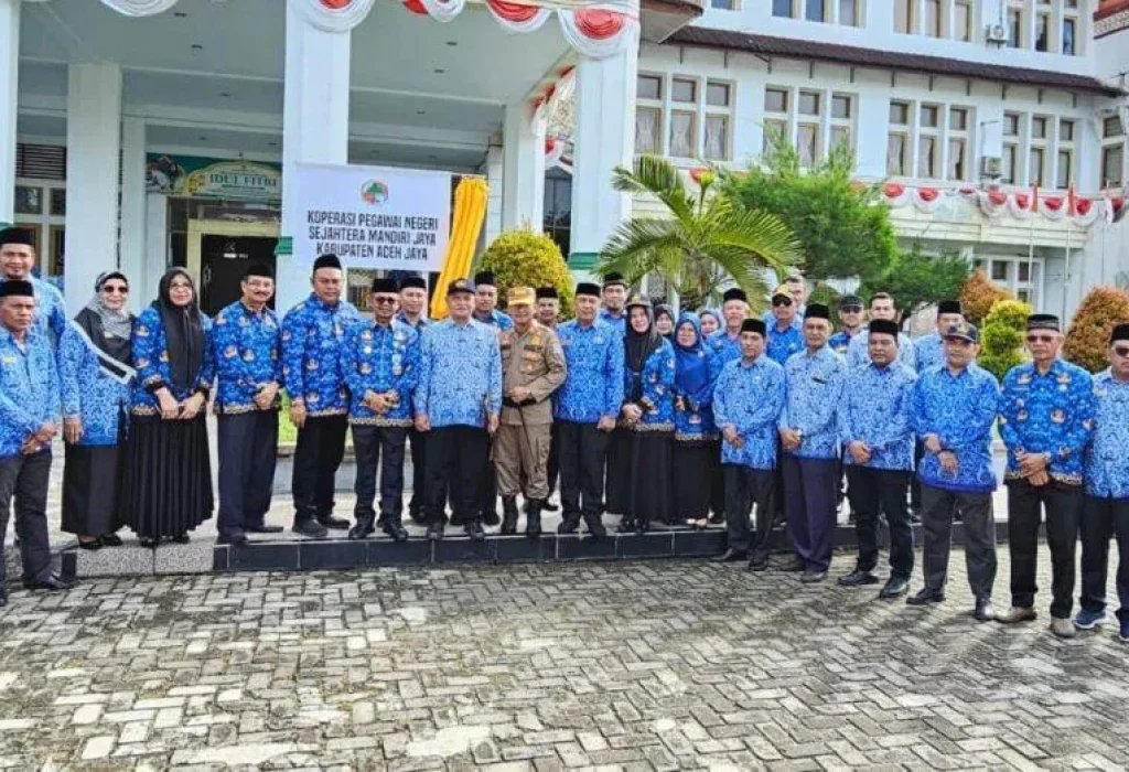 Foto: Pj. Bupati Aceh Jaya, Dr. A. Murtala., M.Si., secara resmi meluncurkan Koperasi Pegawai Negeri Sejahtera Mandiri Jaya (KPN KOPSEMA JAYA) di Halaman Kantor Bupati Aceh Jaya pada rabu, 17 april 2024.