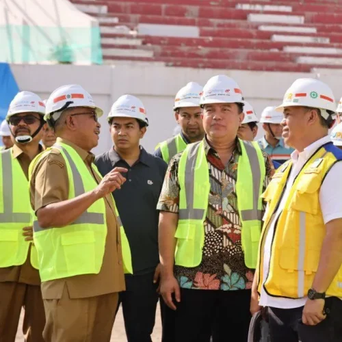 Foto: Pj Gubernur Aceh, Bustami Hamzah meninjau progres pengerjaan venue PON XXI/2024 di Stadion Harapan Bangsa, Lhoong Raya, Banda Aceh, Selasa 23/4/2024