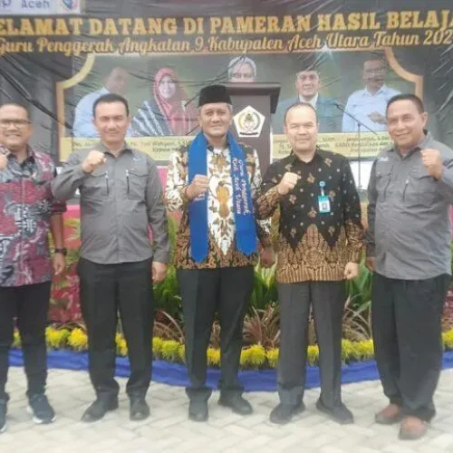 Foto: Penjabat Bupati Aceh Utara diwakili oleh Pj Sekretaris Daerah Dayan Albar, SSos, MAP, menghadiri Lokakarya ke-7 Festival Panen Karya Guru Penggerak Angkatan 9 di lapangan upacara Landing Kecamatan Lhoksukon, Kamis, 25 April 2024.