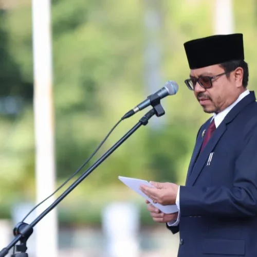 Foto: Penjabat Sekretaris Daerah Aceh, Azwardi AP, M.Si., menjadi Inspektur Upacara Peringatan Hari Otonomi Daerah XXVIII tahun 2024,di Lapangan Upacara Kantor Gubernur Aceh, Kamis, 25/4/2024