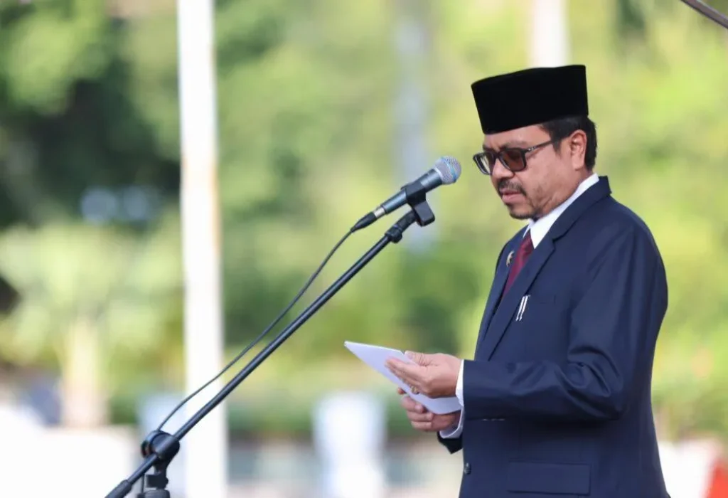 Foto: Penjabat Sekretaris Daerah Aceh, Azwardi AP, M.Si., menjadi Inspektur Upacara Peringatan Hari Otonomi Daerah XXVIII tahun 2024,di Lapangan Upacara Kantor Gubernur Aceh, Kamis, 25/4/2024