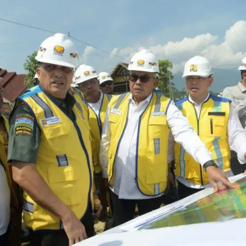 Foto: Pj. Gubernur Aceh, Bustami, SE, M.Si bersama Ketua DPRA Zulfadli, A.Md, Kapolda Aceh Irjen Pol Achmad Kartiko, Pangdam Iskandar Muda Mayjen TNI  Niko Fahrizal M.Tr (Han) Kajati Aceh Drs. Joko Purwanto, SH meninjau pembangunan Bendungan Keureuto, Paya Bakong, Aceh Utara, Selasa, 30/04/2024