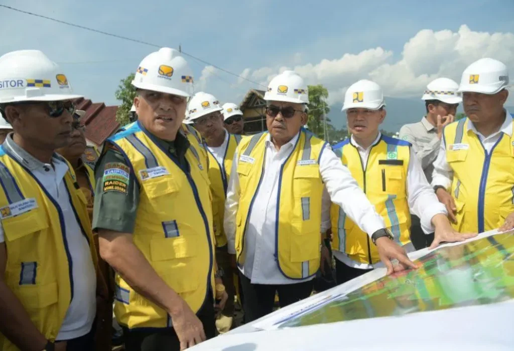 Foto: Pj. Gubernur Aceh, Bustami, SE, M.Si bersama Ketua DPRA Zulfadli, A.Md, Kapolda Aceh Irjen Pol Achmad Kartiko, Pangdam Iskandar Muda Mayjen TNI  Niko Fahrizal M.Tr (Han) Kajati Aceh Drs. Joko Purwanto, SH meninjau pembangunan Bendungan Keureuto, Paya Bakong, Aceh Utara, Selasa, 30/04/2024