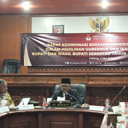 Foto: Penjabat (Pj.) Bupati Aceh Jaya, Dr. A. Murtala, memimpin Rapat Koordinasi Tahapan Pilkada Tahun 2024 di Aula Lantai III Setdakab Aceh Jaya, Kamis (2/5/2024).