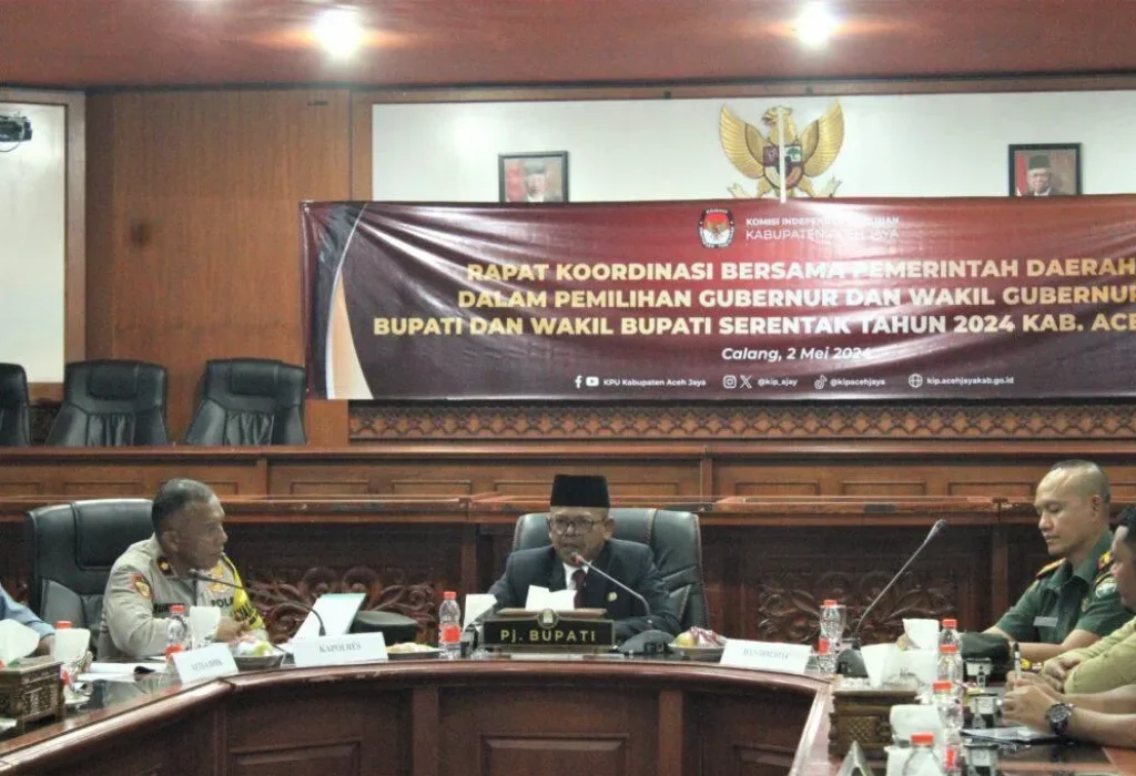 Foto: Penjabat (Pj.) Bupati Aceh Jaya, Dr. A. Murtala, memimpin Rapat Koordinasi Tahapan Pilkada Tahun 2024 di Aula Lantai III Setdakab Aceh Jaya, Kamis (2/5/2024).