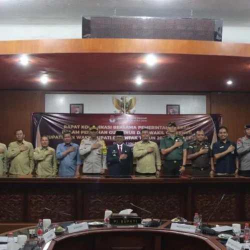 Foto: Penjabat (Pj.) Bupati Aceh Jaya, Dr. A. Murtala, memimpin Rapat Koordinasi Tahapan Pilkada Tahun 2024 di Aula Lantai III Setdakab Aceh Jaya