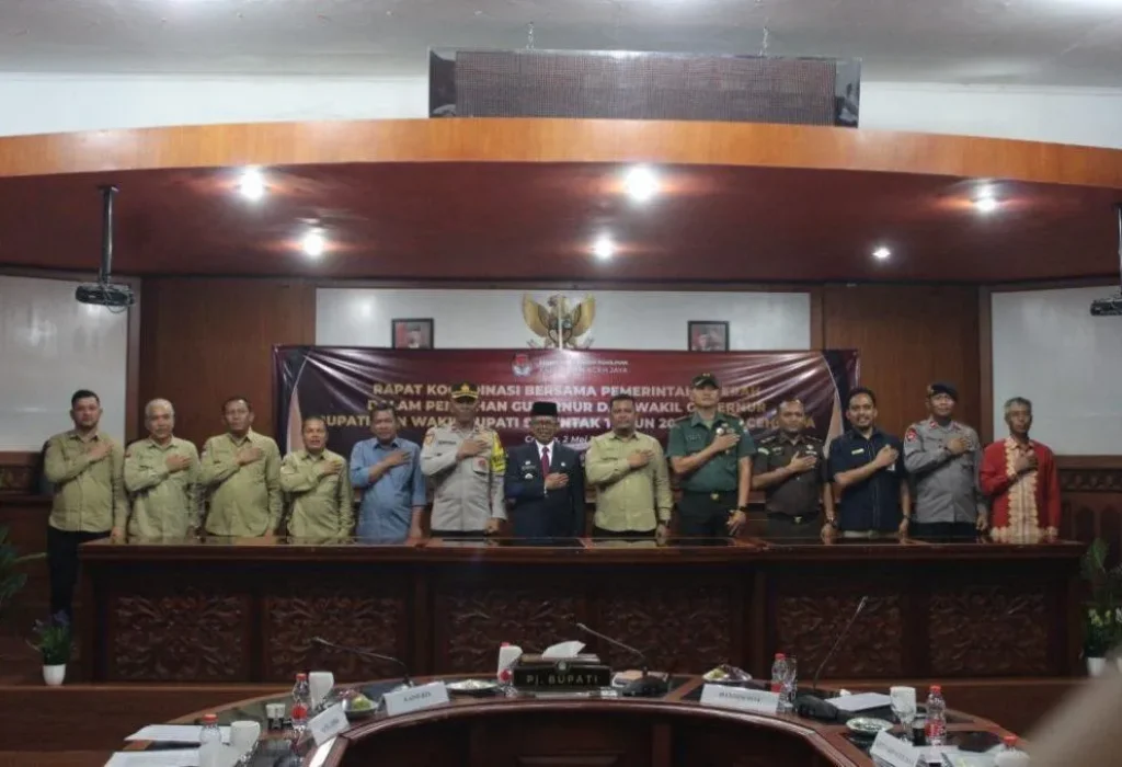 Foto: Penjabat (Pj.) Bupati Aceh Jaya, Dr. A. Murtala, memimpin Rapat Koordinasi Tahapan Pilkada Tahun 2024 di Aula Lantai III Setdakab Aceh Jaya