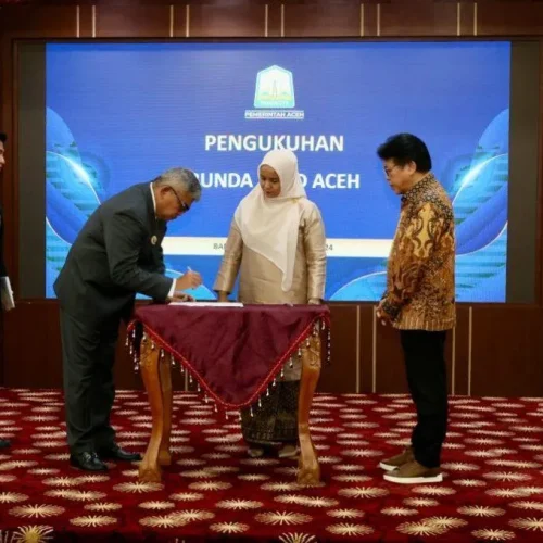 Foto: Pj Gubernur Aceh Bustami, SE, M.Si Mengukuhkan Bunda PAUD Aceh Mellani Subarni sekaligus Memberi Sambutan di Restoran Pendopo Gubernur Aceh , Jumat 3/5/2024.