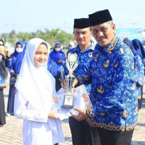 Foto: Pemerintah Kabupaten Aceh Utara menggelar upacara untuk memperingati Hari Pendidikan Nasional (Hardiknas) tahun 2024. Upacara ini digelar bersamaan dengan peringatan Hari Otonomi Daerah, berlangsung di lapangan upacara Landing Kecamatan Lhoksukon, Senin, 6 Mei 2024.