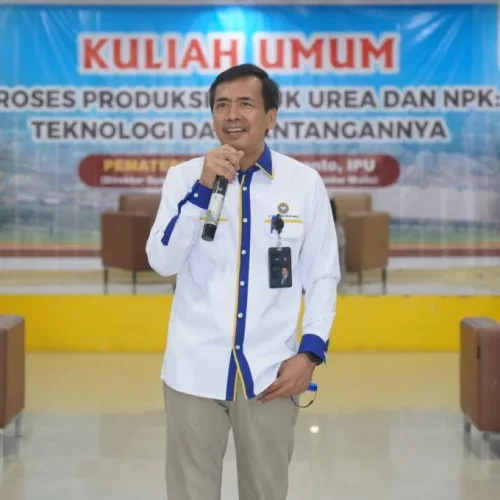 Foto: Direktur Operasi dan Produksi PT Pupuk Iskandar Muda (PIM), Ir Jaka Kirwanto IPU memberikan kuliah umum kepada mahasiswa Universitas Malikussaleh tentang proses produksi Pupuk Urea dan NPK (Nitrogen, Fosfor, Kalium) yang dilaksanakan di Aula Cut Meutia, kampus Bukit Indah, Lhokseumawe, Senin (6/5/2024).