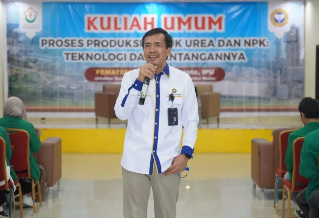 Foto: Direktur Operasi dan Produksi PT Pupuk Iskandar Muda (PIM), Ir Jaka Kirwanto IPU memberikan kuliah umum kepada mahasiswa Universitas Malikussaleh tentang proses produksi Pupuk Urea dan NPK (Nitrogen, Fosfor, Kalium) yang dilaksanakan di Aula Cut Meutia, kampus Bukit Indah, Lhokseumawe, Senin (6/5/2024).