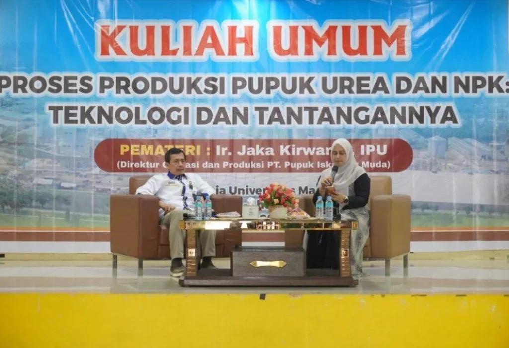 Foto: Direktur Operasi dan Produksi PT Pupuk Iskandar Muda (PIM), Ir Jaka Kirwanto IPU memberikan kuliah umum kepada mahasiswa Universitas Malikussaleh tentang proses produksi Pupuk Urea dan NPK (Nitrogen, Fosfor, Kalium) yang dilaksanakan di Aula Cut Meutia, kampus Bukit Indah, Lhokseumawe, Senin (6/5/2024).