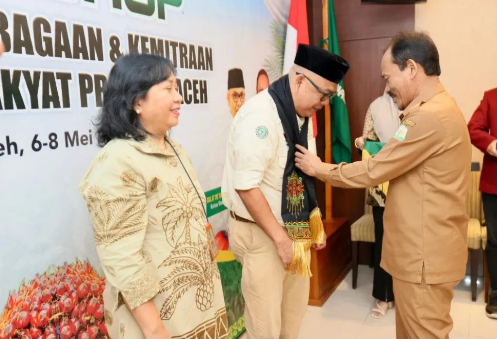 Foto: Foto: Asisten II setda Aceh Ir Mawardi menyampaikan sambutan sekaligus membuka Workshop Penguatan kelembagaan dan kemitraan kelapa Sawit rakyat provinsi Aceh.di Hotel Grand Arabia. Selasa, 6 Mei 2024.