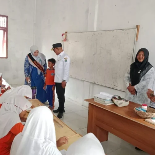Foto: Memastikan Kelancaran Kegiatan Satuan Pendidikan, Pj Bupati Aceh Jaya Bersama Bunda PAUD Kunker