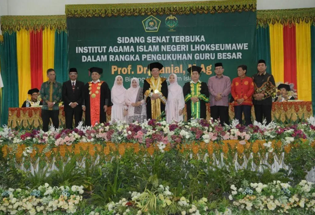 Foto: Penjabat (Pj) Sekretaris Daerah Aceh, Azwardi, menghadiri pengukuhan Rektor Institut Agama Islam Negeri (IAIN) Lhokseumawe Prof. Dr. Danial,  M.Ag sebagai Guru Besar Bidang Hukum Islam, di Gedung Serbaguna IAIN Lhokseumawe, Kamis, (9/5/2024).