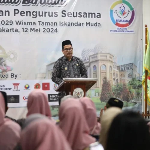 Foto: Pj Wali Kota Lhokseumawe A. Hanan resmi mengukuhkan Pengurus Seuramoe Syadara Lhokseumawe (SEUSAMA) Periode 2024-2029, di Wisma Taman Iskandar Muda Jakarta, Minggu (12/5/2023).