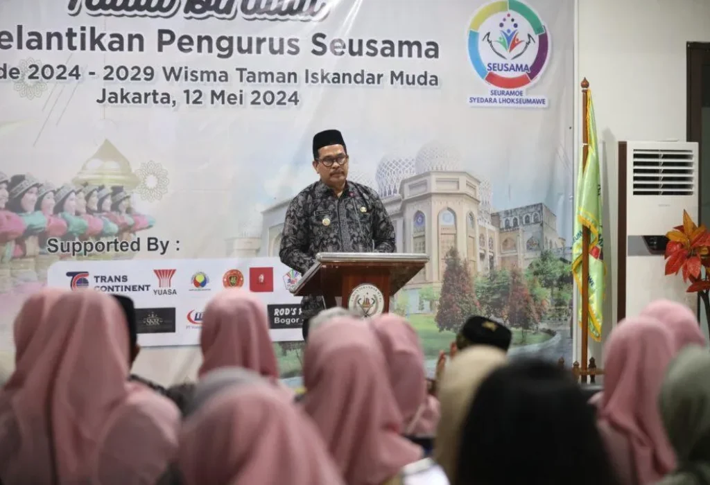 Foto: Pj Wali Kota Lhokseumawe A. Hanan resmi mengukuhkan Pengurus Seuramoe Syadara Lhokseumawe (SEUSAMA) Periode 2024-2029, di Wisma Taman Iskandar Muda Jakarta, Minggu (12/5/2023).