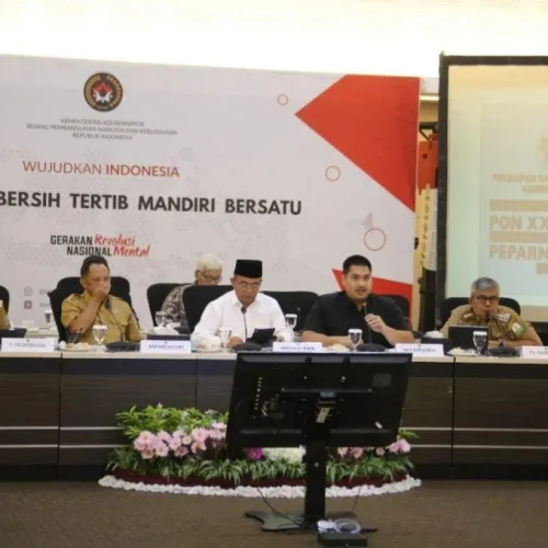 Foto: Menteri Koordinator Bidang Pembangunan Manusia dan Kebudayaan (Menko PMK) Muhadjir Effendy, bersama Menteri Dalam Negeri (Mendagri) Tito Karnavian dan Menteri Pemuda dan Olahraga Republik Indonesia (Menpora) Dito Ariotedjo, Penjabat Gubernur Aceh, Bustami Hamzah, dan Penjabat Gubernur Sumatera Utara, Mayjen TNI (Purn) Hassanudin menggelar Rakor Tingkat Menteri mengenai persiapan Pekan Olahraga Nasional (PON) di Aceh dan Sumatera Utara di Gedung Kemenko PMK, Jakarta, Selasa, 14 Mei 2024.
