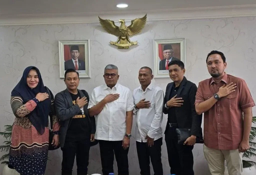 Foto: Penjabat (Pj) Gubernur Aceh Bustami Hamzah dan Ketua Dewan Perwakilan Rakyat Aceh (DPRA) Zulfadli menerima Pimpinan Komisi Independen Pemilihan (KIP Aceh), Rabu 15 Mei 2024 di Kantor Badan Penghubung Pemerintah Aceh (BPPA), Jakarta.