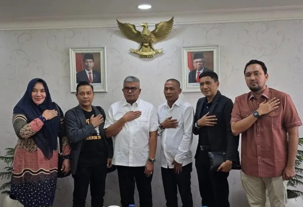 Foto: Penjabat (Pj) Gubernur Aceh Bustami Hamzah dan Ketua Dewan Perwakilan Rakyat Aceh (DPRA) Zulfadli menerima Pimpinan Komisi Independen Pemilihan (KIP Aceh), Rabu 15 Mei 2024 di Kantor Badan Penghubung Pemerintah Aceh (BPPA), Jakarta.