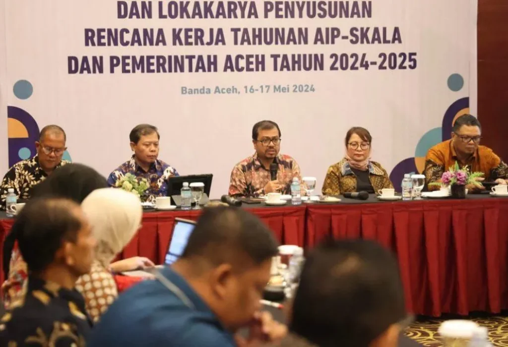 Foto: Penjabat Sekretaris Daerah Aceh, Azwardi AP, M.Si.,membuka pertemuan Komite Program Provinsi dan Lokakarya Penyusunan Rencana Kerja Tahunan AIP-SKALA dan Pemerintah Aceh tahun 2024-2025, di Hermes Palace Hotel.