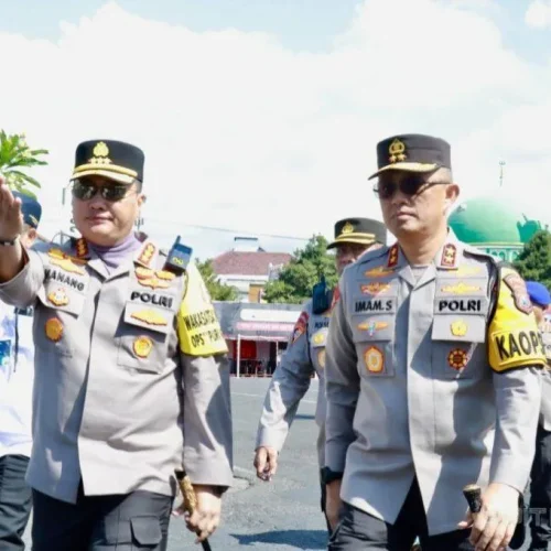 Foto:  Kapolda Jatim Irjen Imam Sugianto akan menambah jumlah pasukan yang berjaga di Pelabuhan ASDP Ketapang Banyuwangi saat libur panjang akhir pekan mendatang.