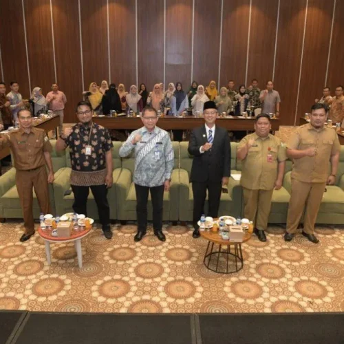 Foto: Asisten Administrasi Umum Setda Aceh Dr. Iskandar. AP membuka acara rakor pelaksana tugas dan wewenang GWPP pembina dan pengendali perangkat daerah kecamatan di Hotel Ayani Banda Aceh, 21/5/2024