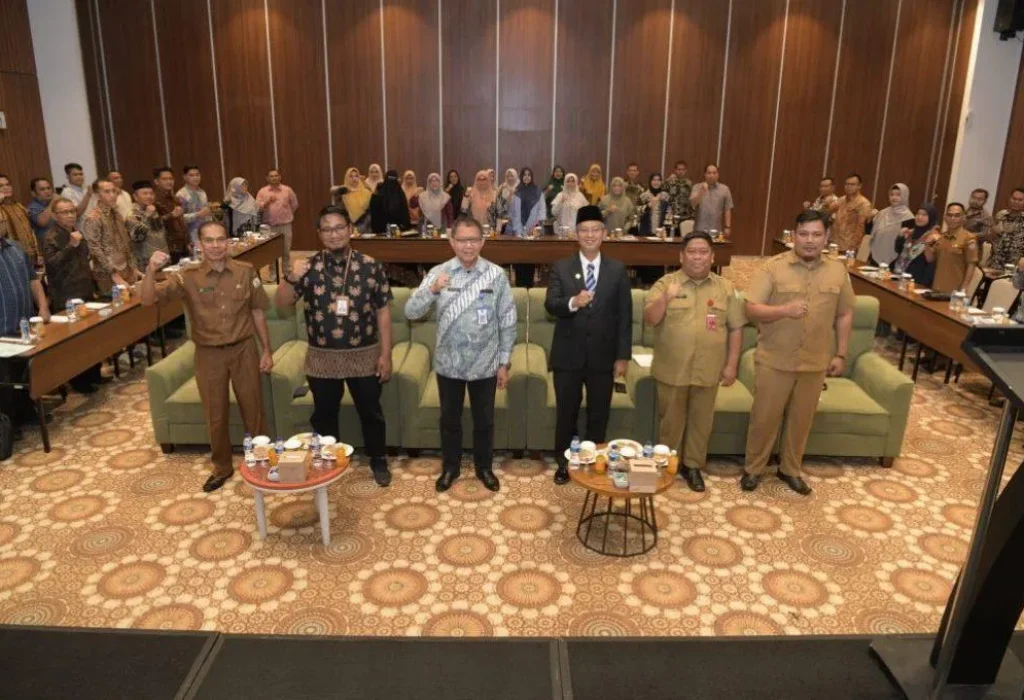 Foto: Asisten Administrasi Umum Setda Aceh Dr. Iskandar. AP membuka acara rakor pelaksana tugas dan wewenang GWPP pembina dan pengendali perangkat daerah kecamatan di Hotel Ayani Banda Aceh, 21/5/2024