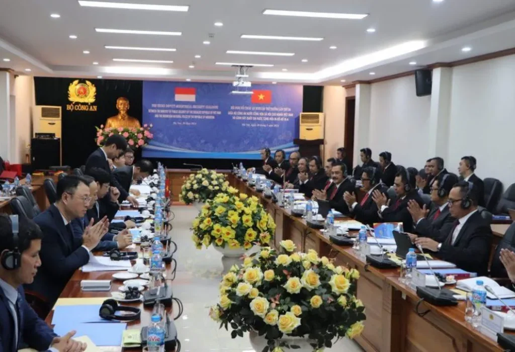 Foto: Indonesia dengan Vietnam bersepakat untuk bekerja sama dalam pencarian dan pengejaran buronan dari kedua negara. Kesepakatan ini merupakan poin terpenting dalam pertemuan kedua petinggi pengemban fungsi kepolisian, yaitu Polri dengan Kementerian Keamanan Publik atau MPS Vietnam.