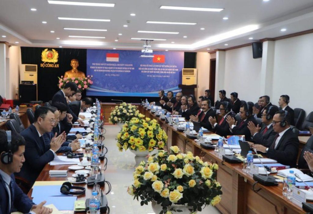 Foto: Indonesia dengan Vietnam bersepakat untuk bekerja sama dalam pencarian dan pengejaran buronan dari kedua negara. Kesepakatan ini merupakan poin terpenting dalam pertemuan kedua petinggi pengemban fungsi kepolisian, yaitu Polri dengan Kementerian Keamanan Publik atau MPS Vietnam.