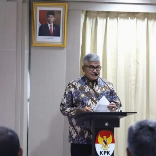 Foto: Pj Gubernur Aceh Bustami Hamzah, saat menyampaikan sambutan dalam acara Rapat Koordinasi Penetapan Target Komitmen MCP Pada 24 Pemerintah daerah se-Aceh, di Auditorium Bhinneka Tunggal Ika, Lantai 16 Gedung Merah Putih KPK, Jakarta Selatan, Rabu, 22 Mei 2024
Pemerintah Aceh Siap Capai Target MCP Tahun 2024