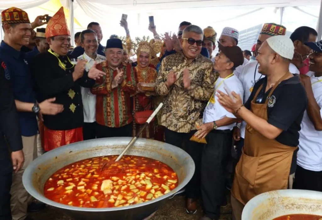 Foto: Pj Gubernur Aceh, Bustami menghadiri acara Halal Bi Halal yang digelar pengurus pusat Taman Iskandar Muda (TIM) Jakarta, di Bumi Perkemahan, Cibubur, Jakarta Timur, Rabu 23 Mei 2024.